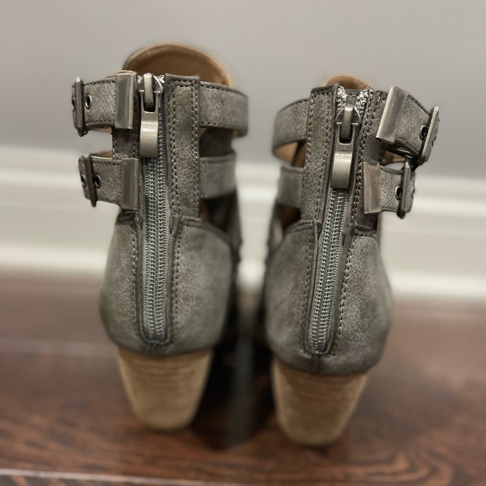 BUCKLE BEAST FASHION ARISA STUD STRAPPY ANKLE BOOT Size 7.5 - Picture 6 of 7